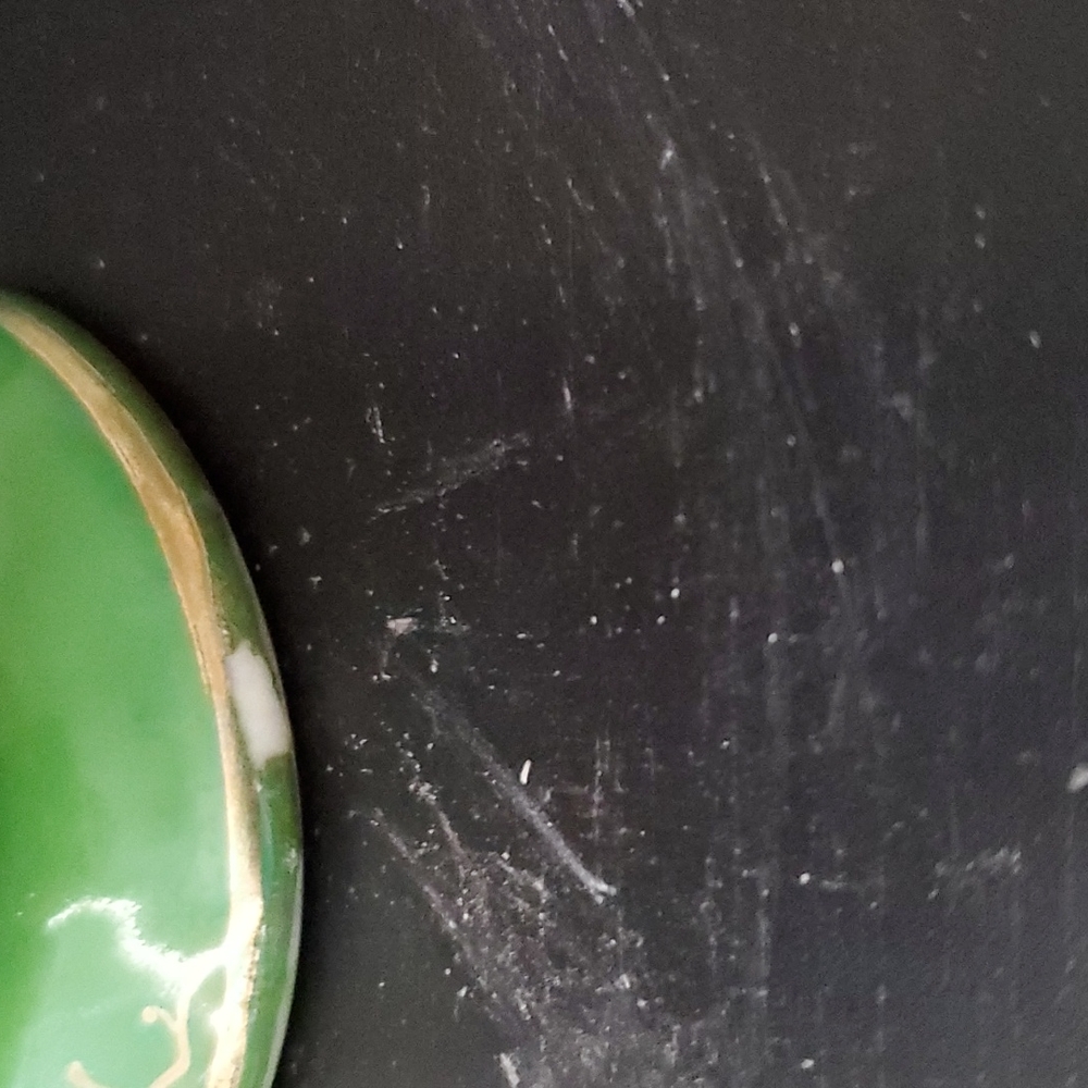 VINTAGE ANTIQUE GREEN AND WHITE FLORAL FLOWER VASE. - Picture 5 of 11